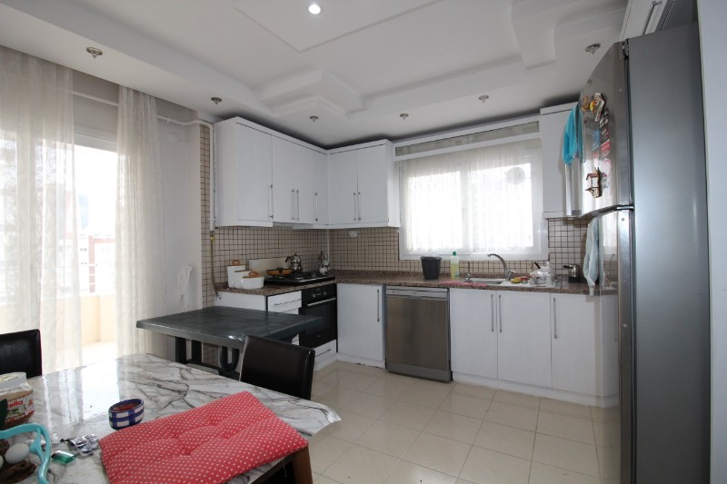 ASLAN'DAN CEPHELERİ AÇIK MERKEZİ KONUMDA ACİL SATILIK 3+1