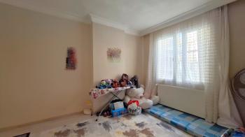 Elmas’tan Menderes’te Site İçi Denize Yakın Nezih Bölgede 3+1