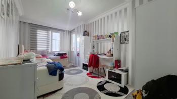 Elmas’tan Menderes’te Site İçi Denize Yakın Nezih Bölgede 3+1