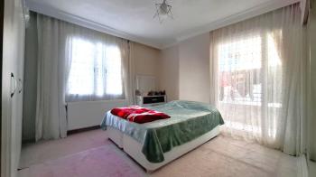 Elmas’tan Menderes’te Site İçi Denize Yakın Nezih Bölgede 3+1