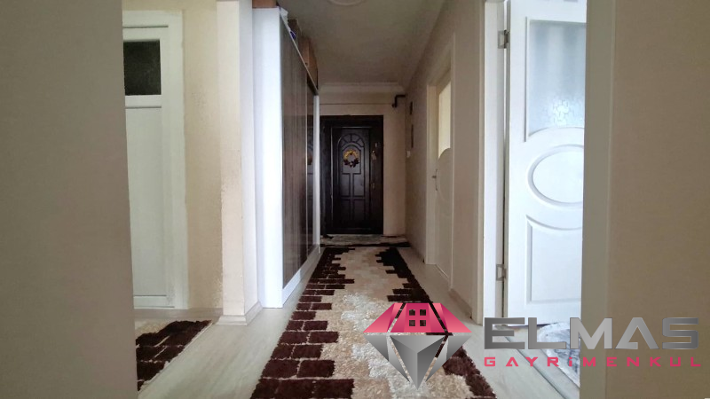 Elmas’tan Menderes’te Site İçi Denize Yakın Nezih Bölgede 3+1