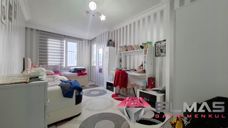 Elmas’tan Menderes’te Site İçi Denize Yakın Nezih Bölgede 3+1