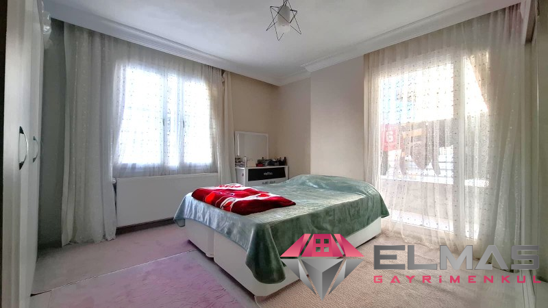 Elmas’tan Menderes’te Site İçi Denize Yakın Nezih Bölgede 3+1