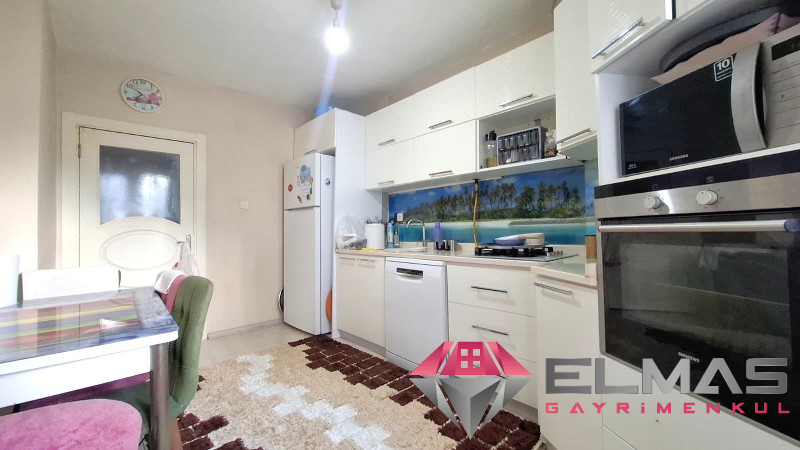 Elmas’tan Menderes’te Site İçi Denize Yakın Nezih Bölgede 3+1