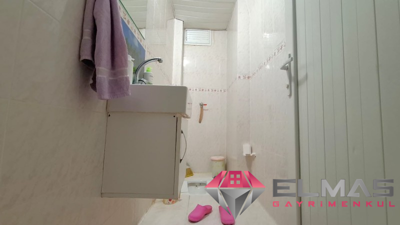 Elmas’tan Menderes’te Site İçi Denize Yakın Nezih Bölgede 3+1