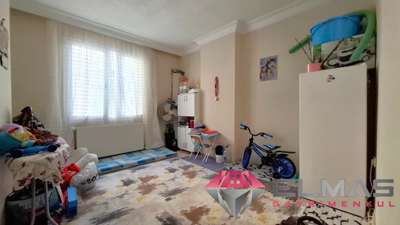 Elmas’tan Menderes’te Site İçi Denize Yakın Nezih Bölgede 3+1