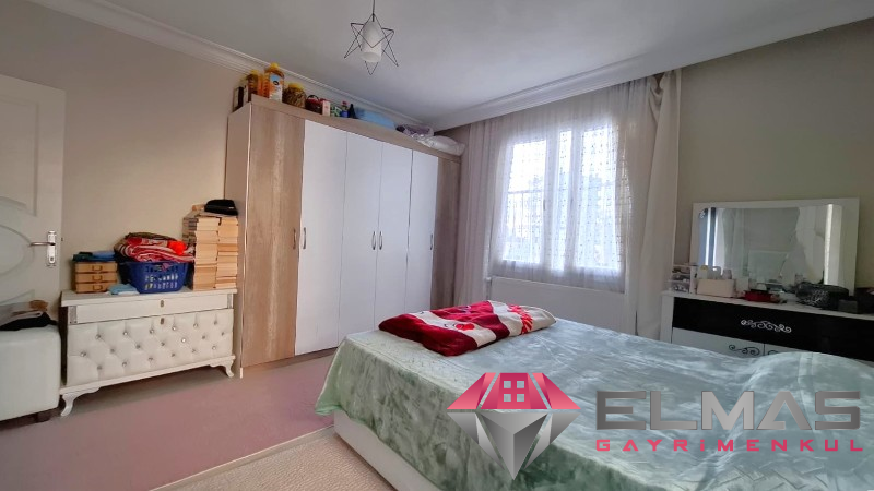 Elmas’tan Menderes’te Site İçi Denize Yakın Nezih Bölgede 3+1