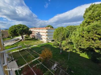 KUŞADASINDA PLAJA VE DENİZE  200 METRE SİTE İÇERİSİNDE SATILIK DAİRESİ