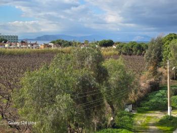 KUŞADASINDA PLAJA VE DENİZE  200 METRE SİTE İÇERİSİNDE SATILIK DAİRESİ