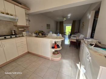 KUŞADASINDA PLAJA VE DENİZE  200 METRE SİTE İÇERİSİNDE SATILIK DAİRESİ