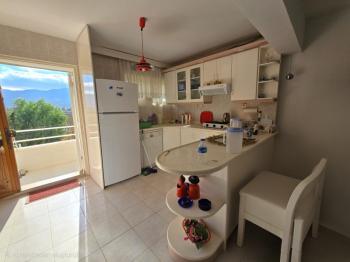 KUŞADASINDA PLAJA VE DENİZE  200 METRE SİTE İÇERİSİNDE SATILIK DAİRESİ