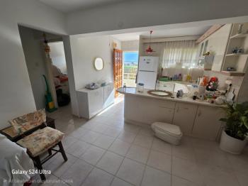 KUŞADASINDA PLAJA VE DENİZE  200 METRE SİTE İÇERİSİNDE SATILIK DAİRESİ