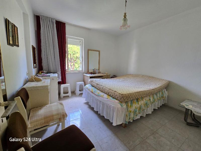 KUŞADASINDA PLAJA VE DENİZE  200 METRE SİTE İÇERİSİNDE SATILIK DAİRESİ