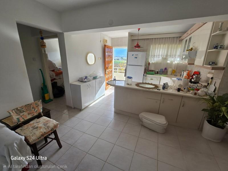 KUŞADASINDA PLAJA VE DENİZE  200 METRE SİTE İÇERİSİNDE SATILIK DAİRESİ