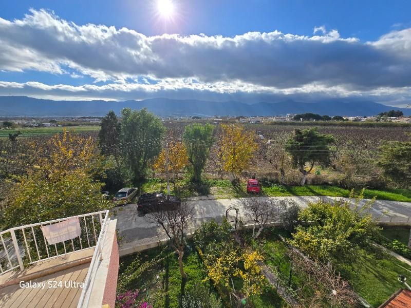 KUŞADASINDA PLAJA VE DENİZE  200 METRE SİTE İÇERİSİNDE SATILIK DAİRESİ