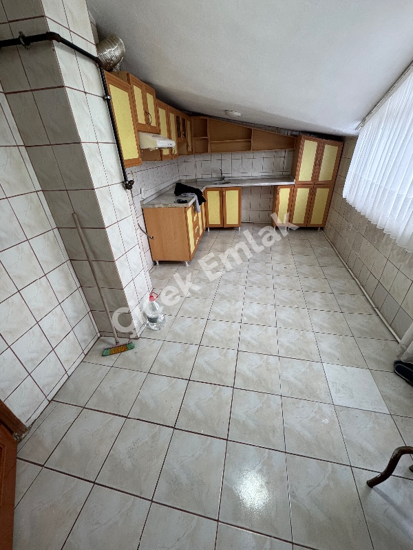 Çırçır’da Çatı Katı 3+1 Kiralık Daire