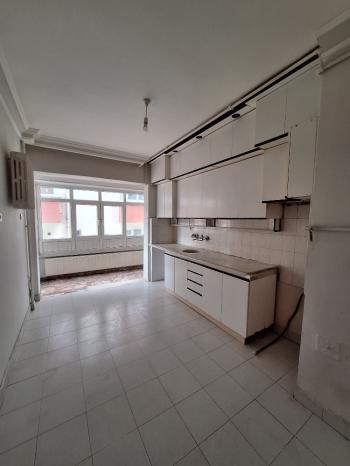 GÜVENAY - ÇORUM BAHÇELİEVLER MAH. LİLA PASTANESİ CİVARI KİRALIK 4+1 DAİRE 