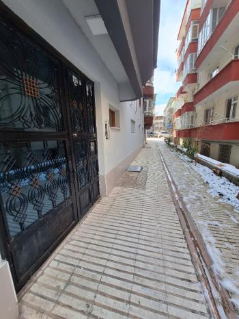 GÜVENAY - ÇORUM BAHÇELİEVLER MAH. LİLA PASTANESİ CİVARI KİRALIK 4+1 DAİRE 