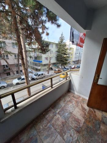 GÜVENAY - ÇORUM BAHÇELİEVLER MAH. LİLA PASTANESİ CİVARI KİRALIK 4+1 DAİRE 