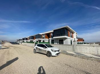 AFYON ÜÇOK EMLAKTAN HOCA AHMET YESEVİ MAH SATILIK SIFIR 3+1 LÜX DAİRE