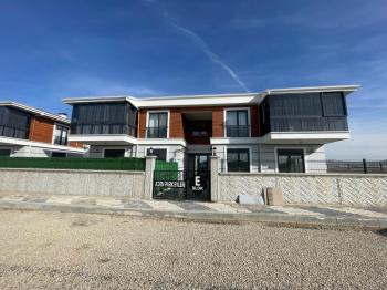 AFYON ÜÇOK EMLAKTAN HOCA AHMET YESEVİ MAH SATILIK SIFIR 3+1 LÜX DAİRE