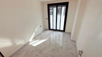  ALTINKUM’DA HAVUZLU SİTE İÇERİSİNDE DENİZE 400 MT MESAFEDE BAHÇE KATTA 2+1 AÇIK MUTFAKLI SIFIR DAİRE 