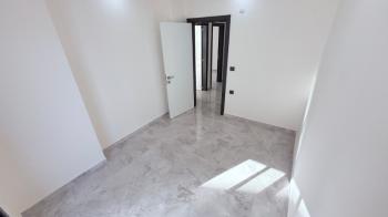  ALTINKUM’DA HAVUZLU SİTE İÇERİSİNDE DENİZE 400 MT MESAFEDE BAHÇE KATTA 2+1 AÇIK MUTFAKLI SIFIR DAİRE 