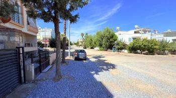  ALTINKUM’DA HAVUZLU SİTE İÇERİSİNDE DENİZE 400 MT MESAFEDE BAHÇE KATTA 2+1 AÇIK MUTFAKLI SIFIR DAİRE 