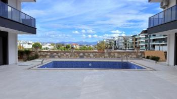  ALTINKUM’DA HAVUZLU SİTE İÇERİSİNDE DENİZE 400 MT MESAFEDE BAHÇE KATTA 2+1 AÇIK MUTFAKLI SIFIR DAİRE 