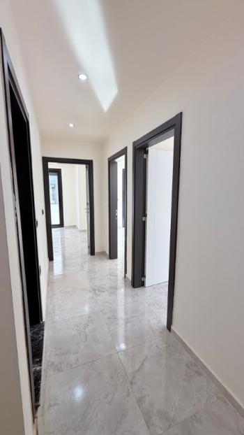  ALTINKUM’DA HAVUZLU SİTE İÇERİSİNDE DENİZE 400 MT MESAFEDE BAHÇE KATTA 2+1 AÇIK MUTFAKLI SIFIR DAİRE 