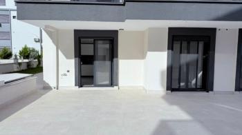  ALTINKUM’DA HAVUZLU SİTE İÇERİSİNDE DENİZE 400 MT MESAFEDE BAHÇE KATTA 2+1 AÇIK MUTFAKLI SIFIR DAİRE 