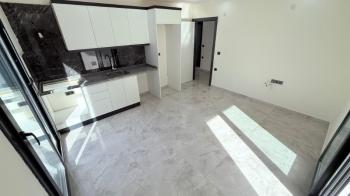  ALTINKUM’DA HAVUZLU SİTE İÇERİSİNDE DENİZE 400 MT MESAFEDE BAHÇE KATTA 2+1 AÇIK MUTFAKLI SIFIR DAİRE 