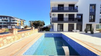  ALTINKUM’DA HAVUZLU SİTE İÇERİSİNDE DENİZE 400 MT MESAFEDE BAHÇE KATTA 2+1 AÇIK MUTFAKLI SIFIR DAİRE 