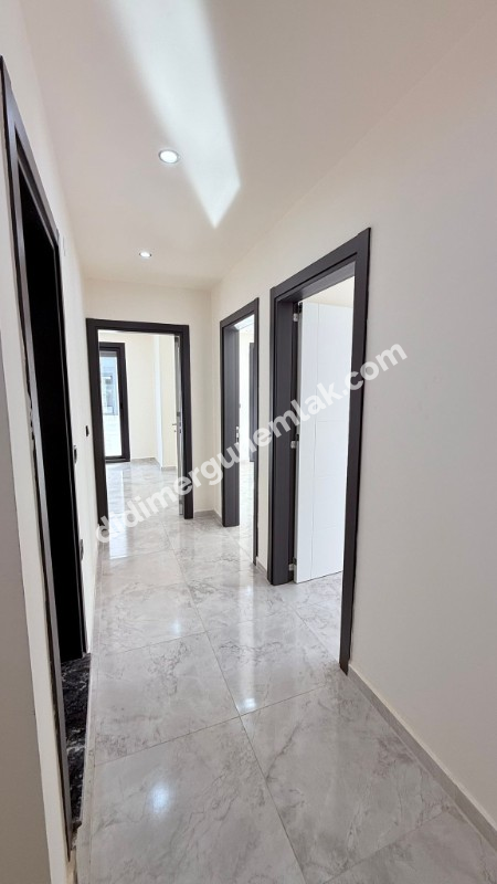  ALTINKUM’DA HAVUZLU SİTE İÇERİSİNDE DENİZE 400 MT MESAFEDE BAHÇE KATTA 2+1 AÇIK MUTFAKLI SIFIR DAİRE 