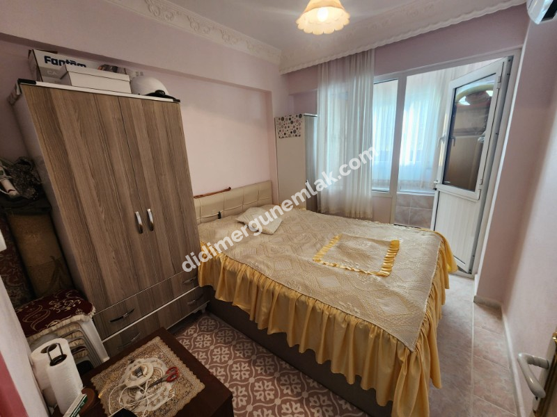 DİDİM ÇAMLIK MAHALLESİNDE DENİZE SADECE 500 METRE YÜRÜME MESAFESİNDE EMSALLERİNE GÖRE UYGUN 2+1 AÇIK MUTFAKLI SATILIK FIRSAT DAİRE