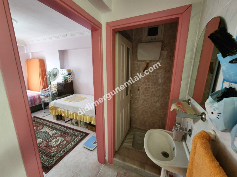 DİDİM ÇAMLIK MAHALLESİNDE DENİZE SADECE 500 METRE YÜRÜME MESAFESİNDE EMSALLERİNE GÖRE UYGUN 2+1 AÇIK MUTFAKLI SATILIK FIRSAT DAİRE