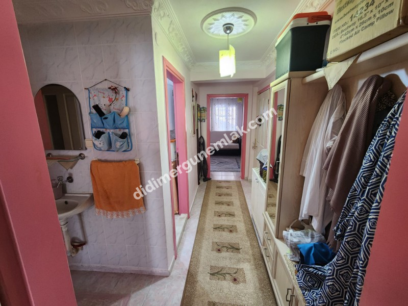 DİDİM ÇAMLIK MAHALLESİNDE DENİZE SADECE 500 METRE YÜRÜME MESAFESİNDE EMSALLERİNE GÖRE UYGUN 2+1 AÇIK MUTFAKLI SATILIK FIRSAT DAİRE