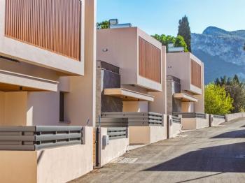 Girne Çatalköy Bölgesinde Özel Yüzme Havuzlu 4+1 Lüks Modern Satılık Villalar