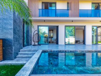 Girne Çatalköy Bölgesinde Özel Yüzme Havuzlu 4+1 Lüks Modern Satılık Villalar