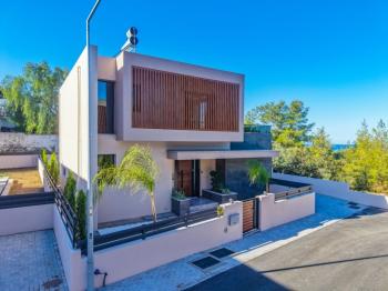 Girne Çatalköy Bölgesinde Özel Yüzme Havuzlu 4+1 Lüks Modern Satılık Villalar