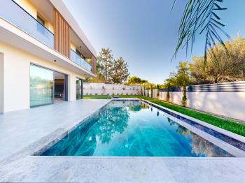Girne Çatalköy Bölgesinde Özel Yüzme Havuzlu 4+1 Lüks Modern Satılık Villalar