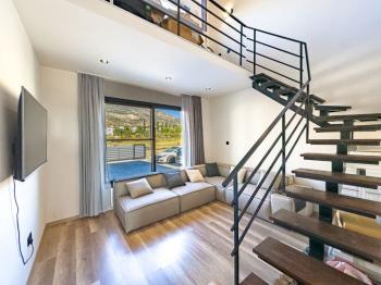  Girne Boğaz Bölgesinde Satılık Geniş Türk Malı Çiftlik Evi