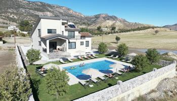  Girne Boğaz Bölgesinde Satılık Geniş Türk Malı Çiftlik Evi