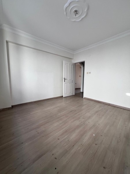 Çırçır Metro'ya 3 Dk 2+1 & 4.Kat Toprak Tapulu Boş Satılık Daire