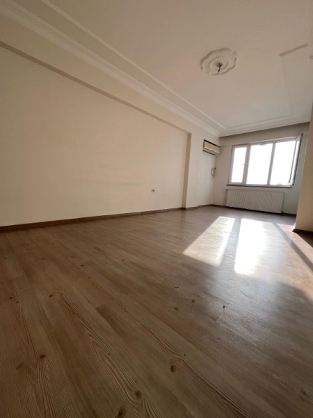 Çırçır Metro'ya 3 Dk 2+1 & 4.Kat Toprak Tapulu Boş Satılık Daire