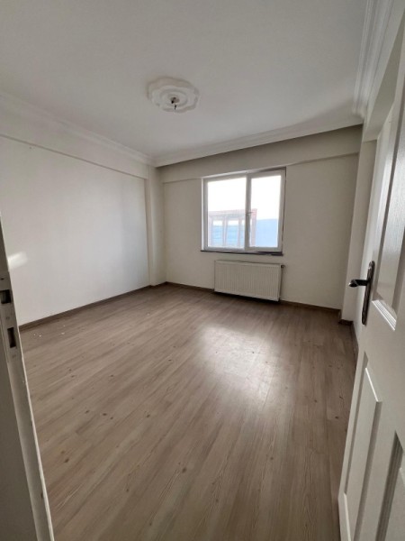 Çırçır Metro'ya 3 Dk 2+1 & 4.Kat Toprak Tapulu Boş Satılık Daire