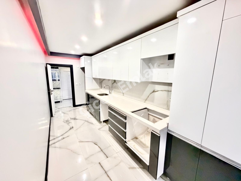 Mevlana Metro’ya 5 Dk 90 m2 Ferah Satılık Daire