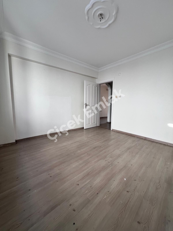 Çırçır Metro'ya 3 Dk 2+1 & 4.Kat Toprak Tapulu Boş Satılık Daire