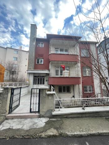 AFYON ÜÇOK EMLAKTAN HARBİŞ NAZMİ SAATÇİ MAH KİRALIK 3+1 TEMİZ BAKIMLI DAİRE
