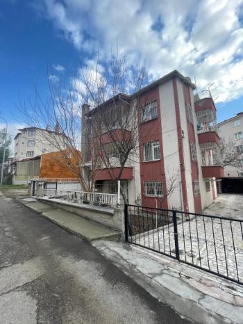 AFYON ÜÇOK EMLAKTAN HARBİŞ NAZMİ SAATÇİ MAH KİRALIK 3+1 TEMİZ BAKIMLI DAİRE